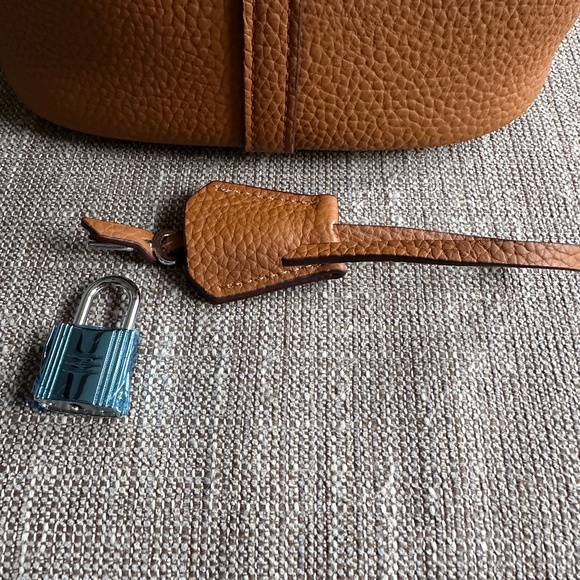 Brown Leather Bucket Handbag - Picture 3 of 6